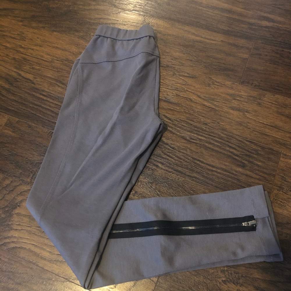 BCBG Leggings with Zipper Detail
